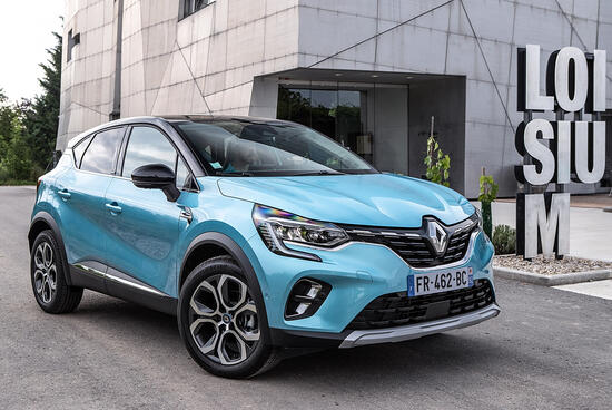 EFFIZIENTES RENAULT TRIPLE: HYBRIDAUFTAKT MIT CLIO E-TECH, CAPTUR UND MÉGANE E-TECH PLUG-IN