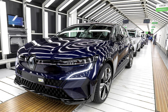 UMWELTSCHUTZ UND RECYCLING: MEGANE E-TECH ELECTRIC WEIST DEN WEG