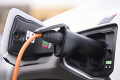 A1 UND RENAULT STARTEN PILOTPROJEKT: E-AUTOS SORGEN FÜR NOTSTROM IM MOBILFUNK