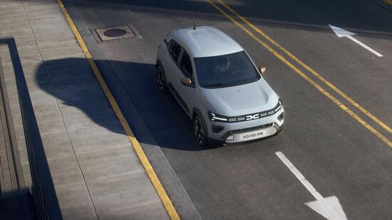 DACIA SPRING: OPTIMIERTES FAHRERLEBNIS, WEITERHIN ZU EINEM ERSCHWINGLICHEN PREIS