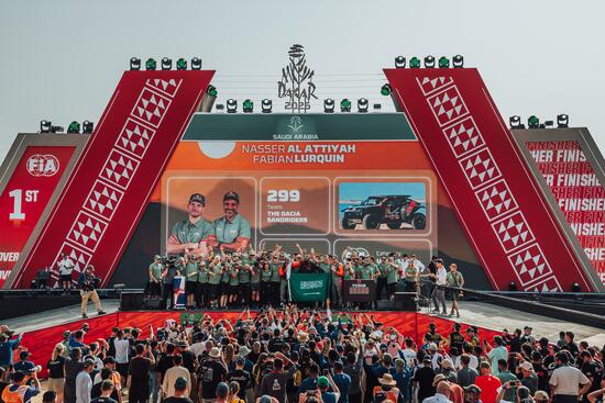 DIE DACIA SANDRIDERS GEWINNEN DIE RALLYE DAKAR