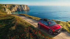 RENAULT 4 E-TECH ELECTRIC ALS „PLEIN SUD®" AB SOFORT BESTELLBAR