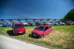 VERGANGENHEIT UND ZUKUNFT AUF VIER RÄDERN: TWINGO TRIFFT FR4ISCHLUFT