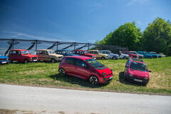 VERGANGENHEIT UND ZUKUNFT AUF VIER RÄDERN: TWINGO TRIFFT FR4ISCHLUFT