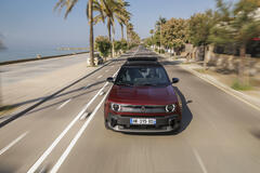 Renault 4 E-Tech Electric Techno Plein Sud in Karmesin-Rot