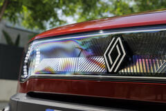 Renault 4 E-Tech Electric Techno Plein Sud in Karmesin-Rot