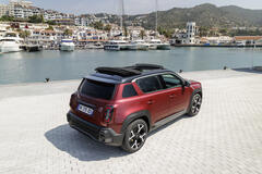 Renault 4 E-Tech Electric Techno Plein Sud in Karmesin-Rot