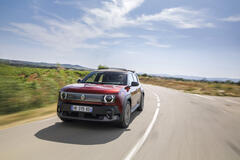 Renault 4 E-Tech Electric Techno Plein Sud in Karmesin-Rot