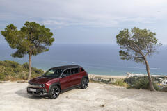 Renault 4 E-Tech Electric Techno Plein Sud in Karmesin-Rot