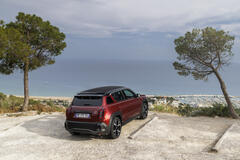 Renault 4 E-Tech Electric Techno Plein Sud in Karmesin-Rot