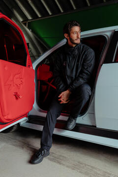 PERFORMANCE UND ELEGANZ VEREINT: KOOPERATION VON ALPINE UND LACOSTE