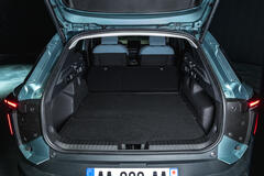 DER NEUE DACIA STRIKER: DAS BESTE AUS DREI WELTEN IM LIFESTYLE-KOMBI