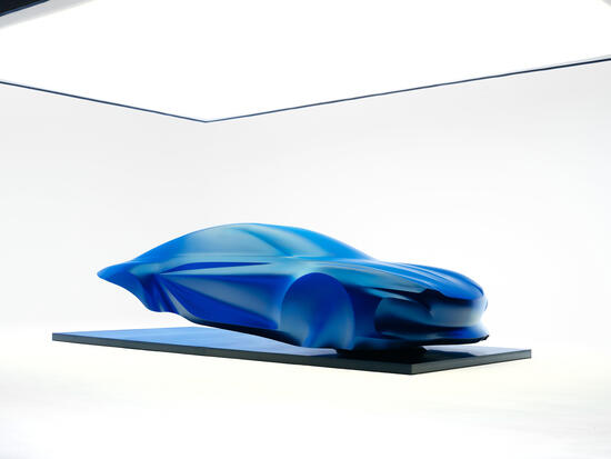 ALPINE ENTHÜLLT SKULPTUR ALS AUSBLICK AUF DIE ZUKÜNFTIGE A110: DAS ZUSAMMENSPIEL VON KUNST UND TECHNOLOGIE